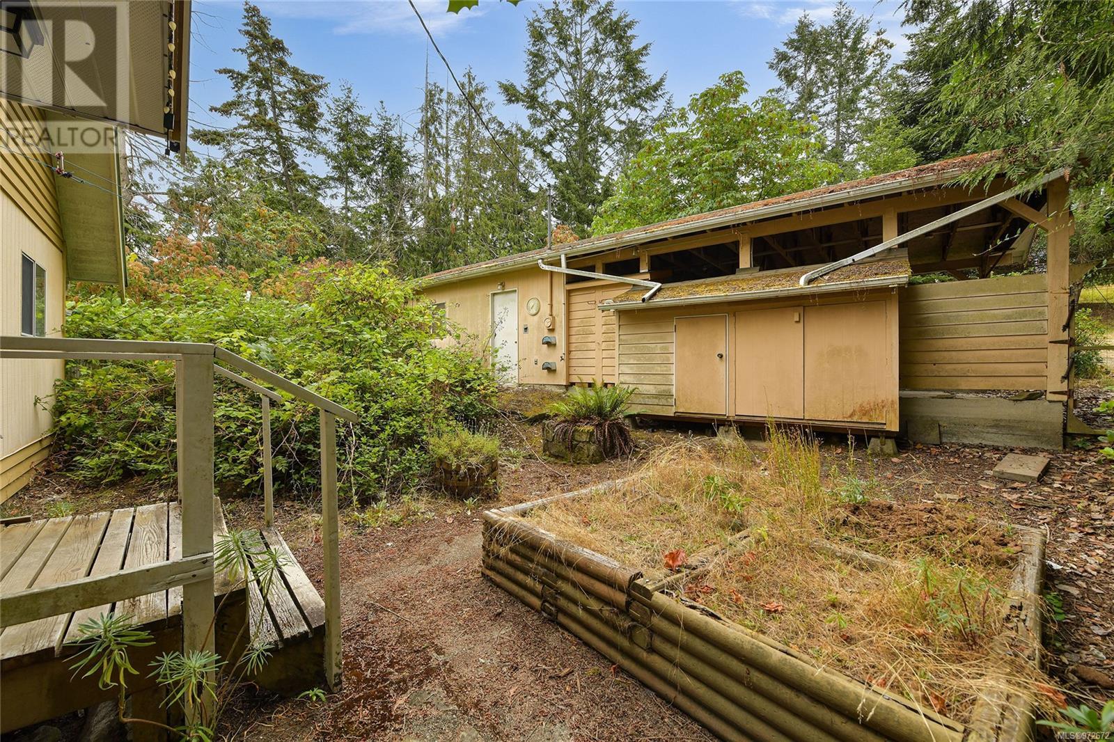 Property at 223 Mariners Way image 2