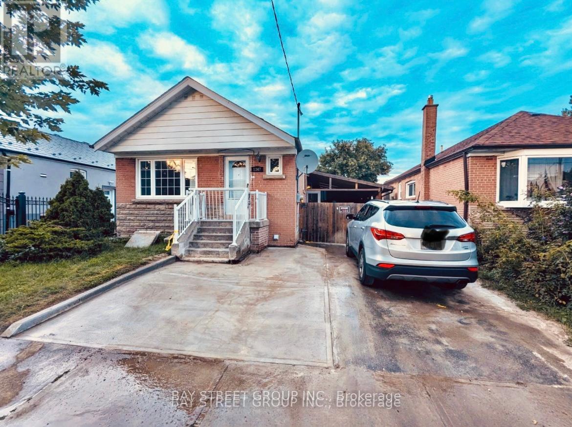 Bsmt - 1347 Victoria Park Avenue, Toronto (Clairlea-Birchmount), Ontario  M4B 2L5 - Photo 4 - E9346915