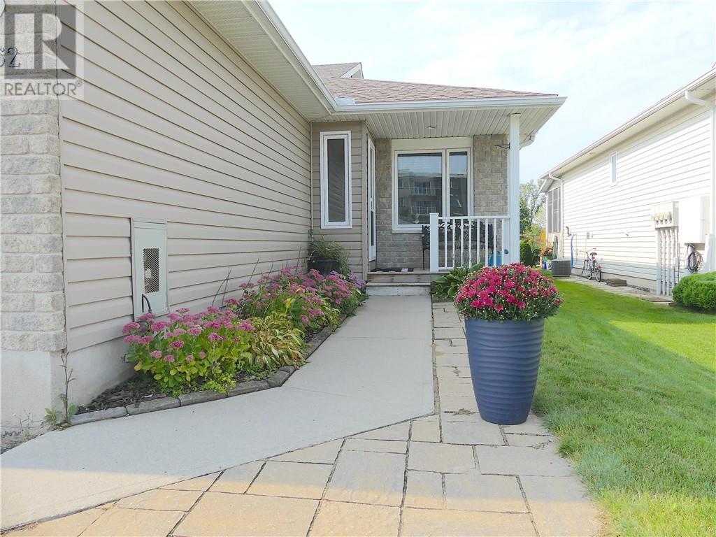 862 Eighth Street, Renfrew, Ontario  K7V 4K9 - Photo 2 - 1411755