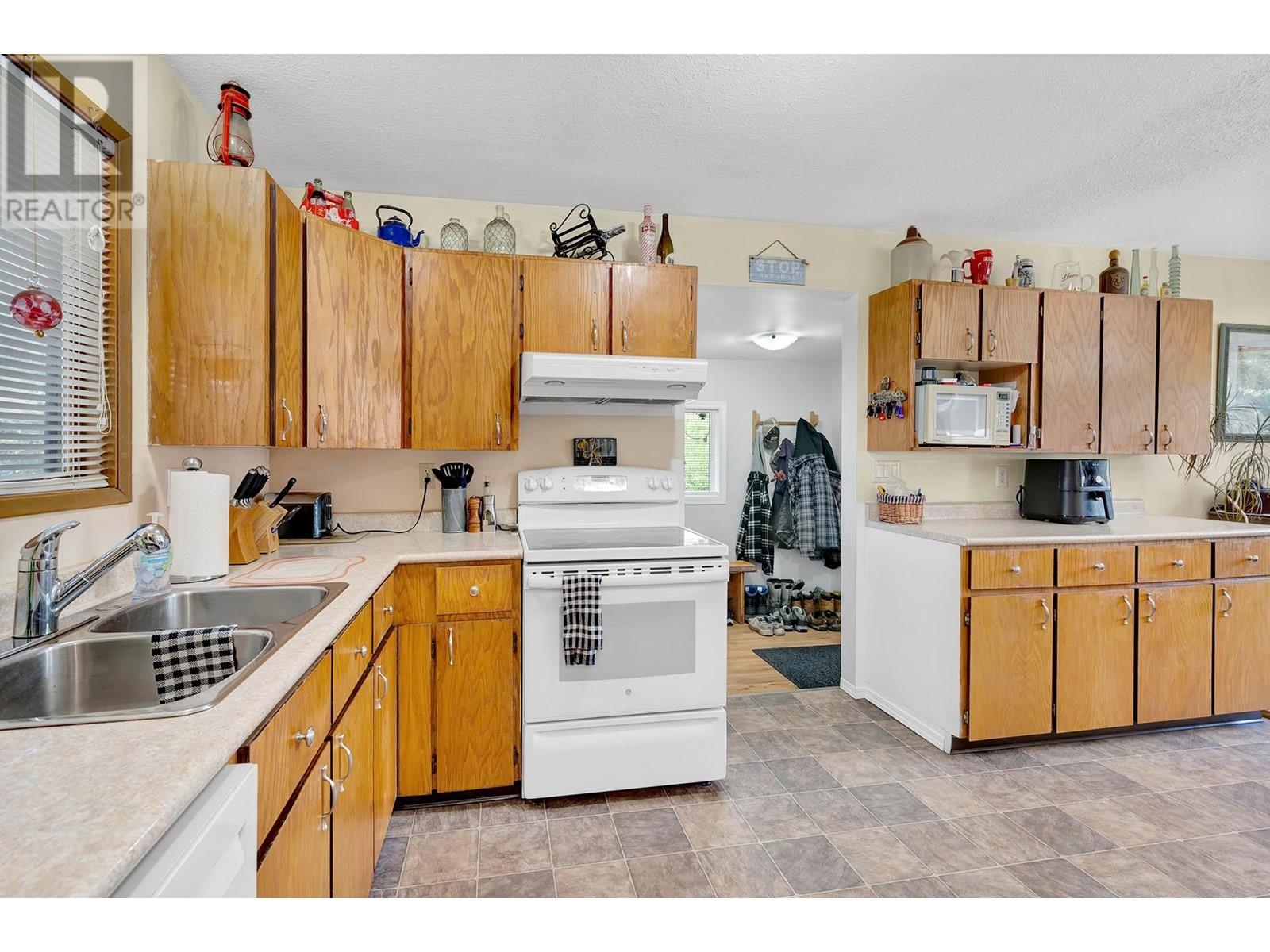 3089 Light Brown Road, Clearwater, British Columbia  V0E 1N1 - Photo 12 - 180880