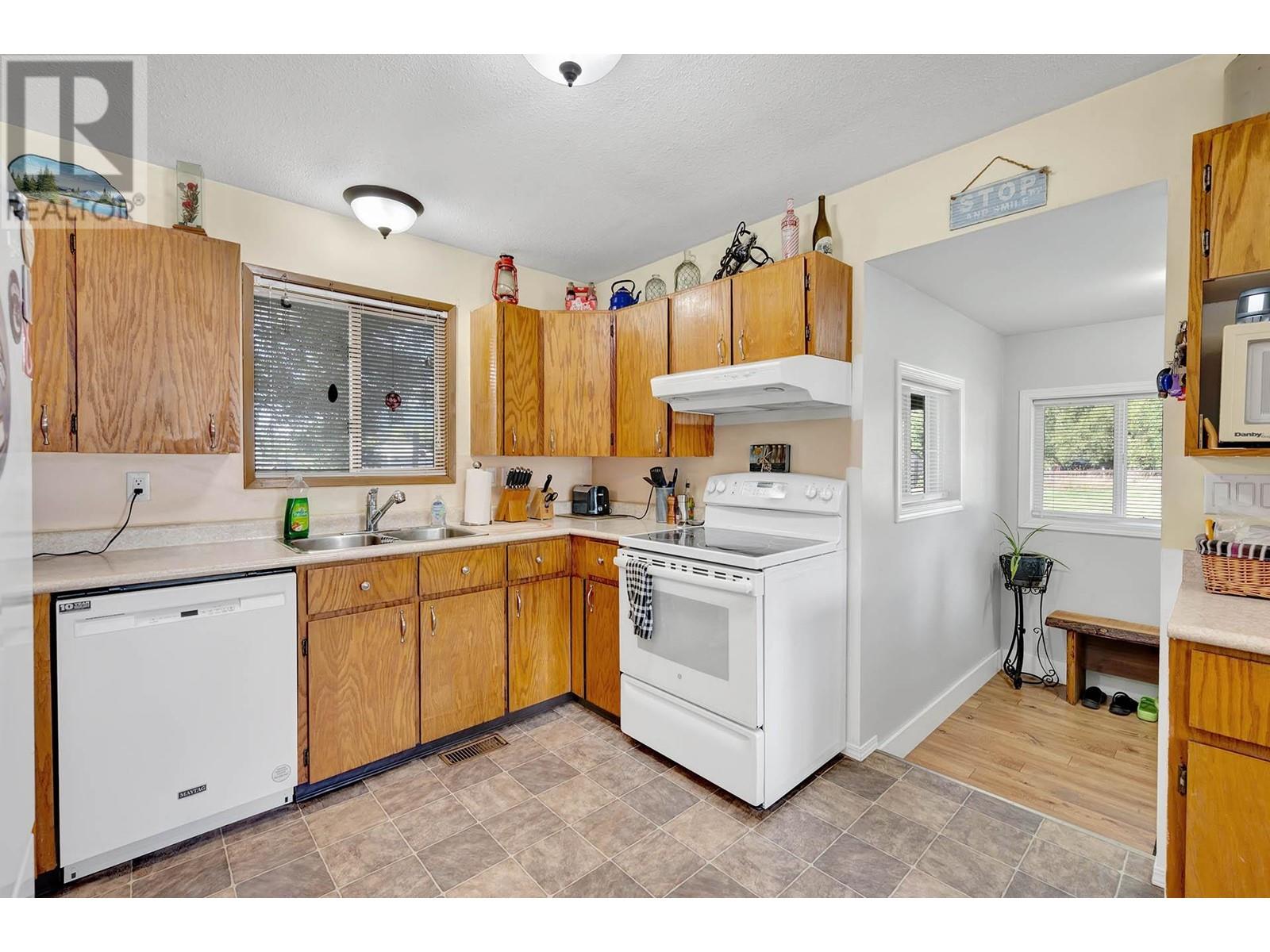 3089 Light Brown Road, Clearwater, British Columbia  V0E 1N1 - Photo 11 - 180880