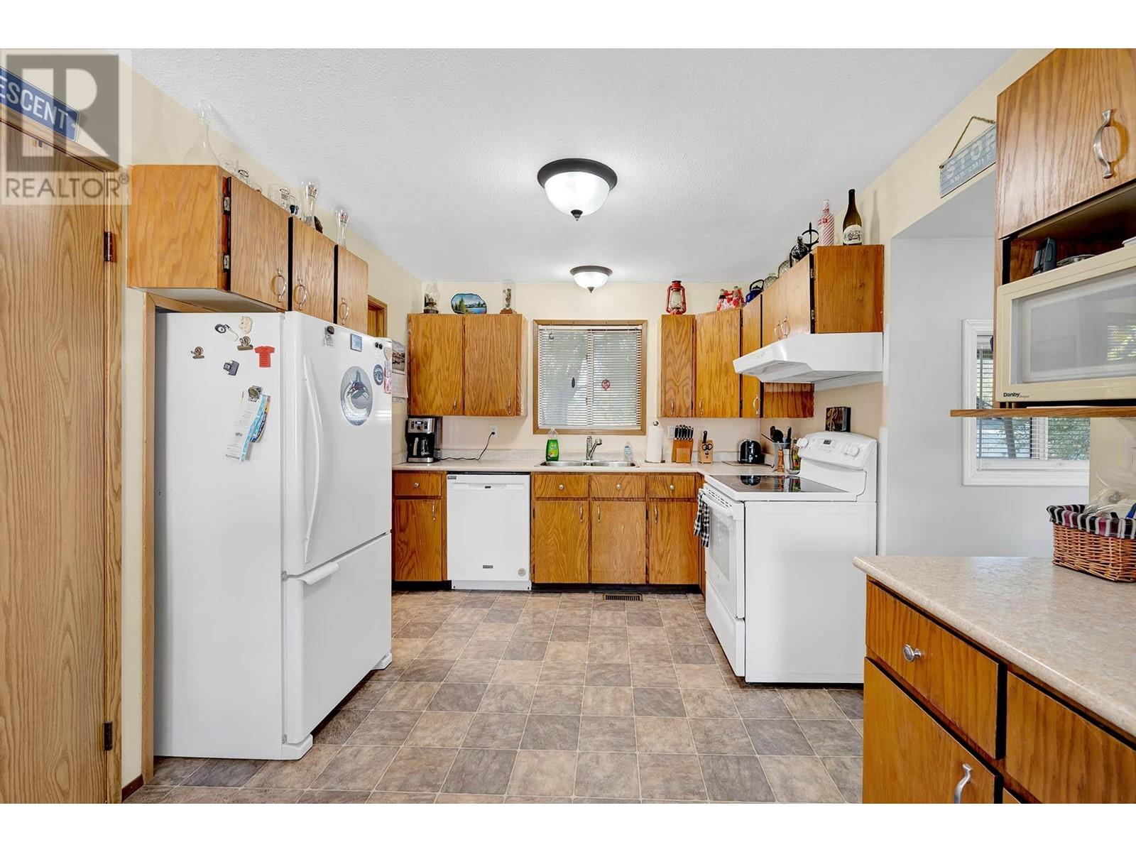 3089 Light Brown Road, Clearwater, British Columbia  V0E 1N1 - Photo 9 - 180880