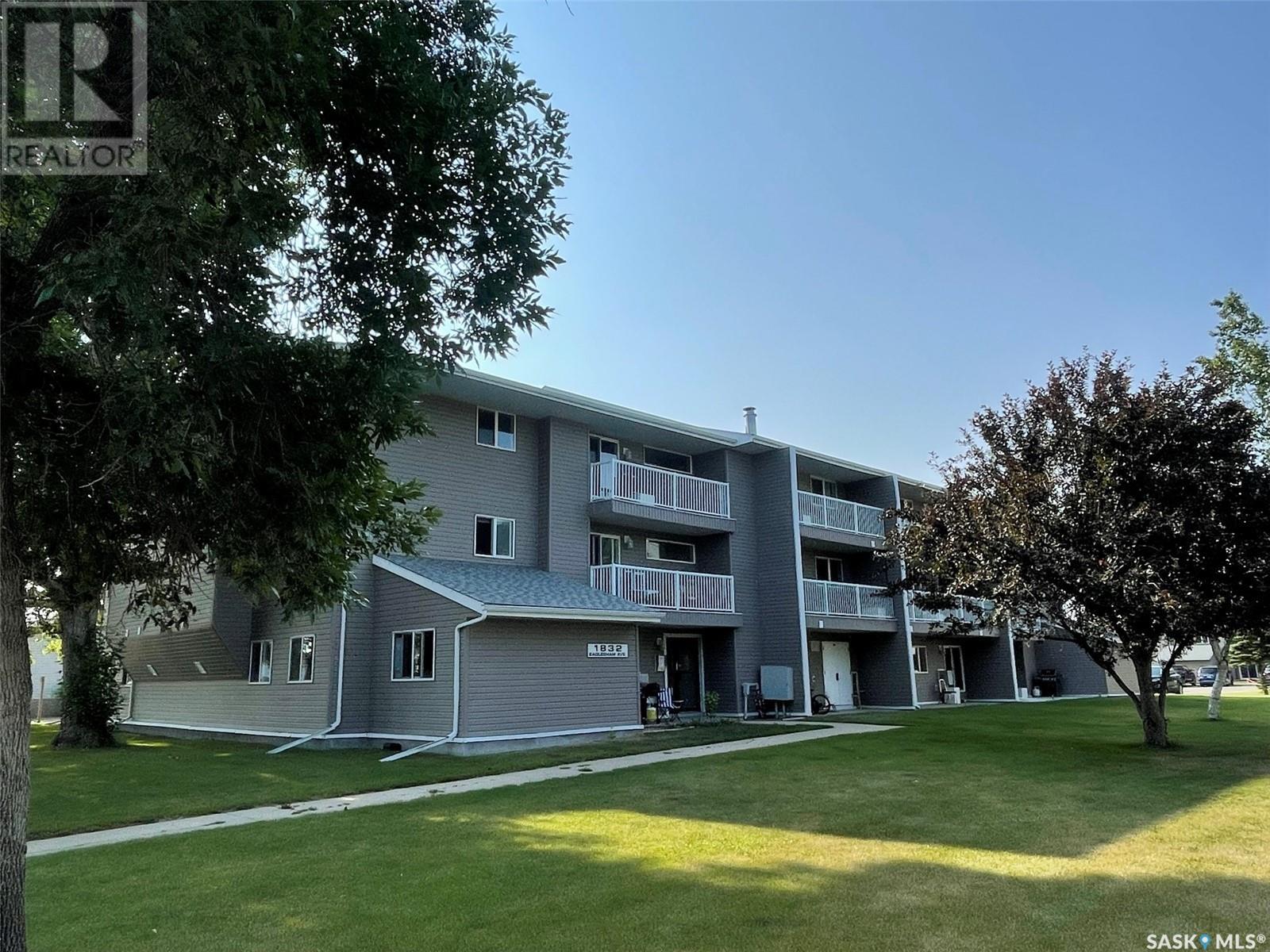 301 1832 Eaglesham AVENUE, weyburn, Saskatchewan