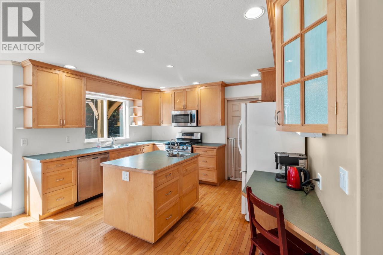 4942 Woodland Crt, Kamloops, British Columbia  V2C 6V5 - Photo 3 - 180886