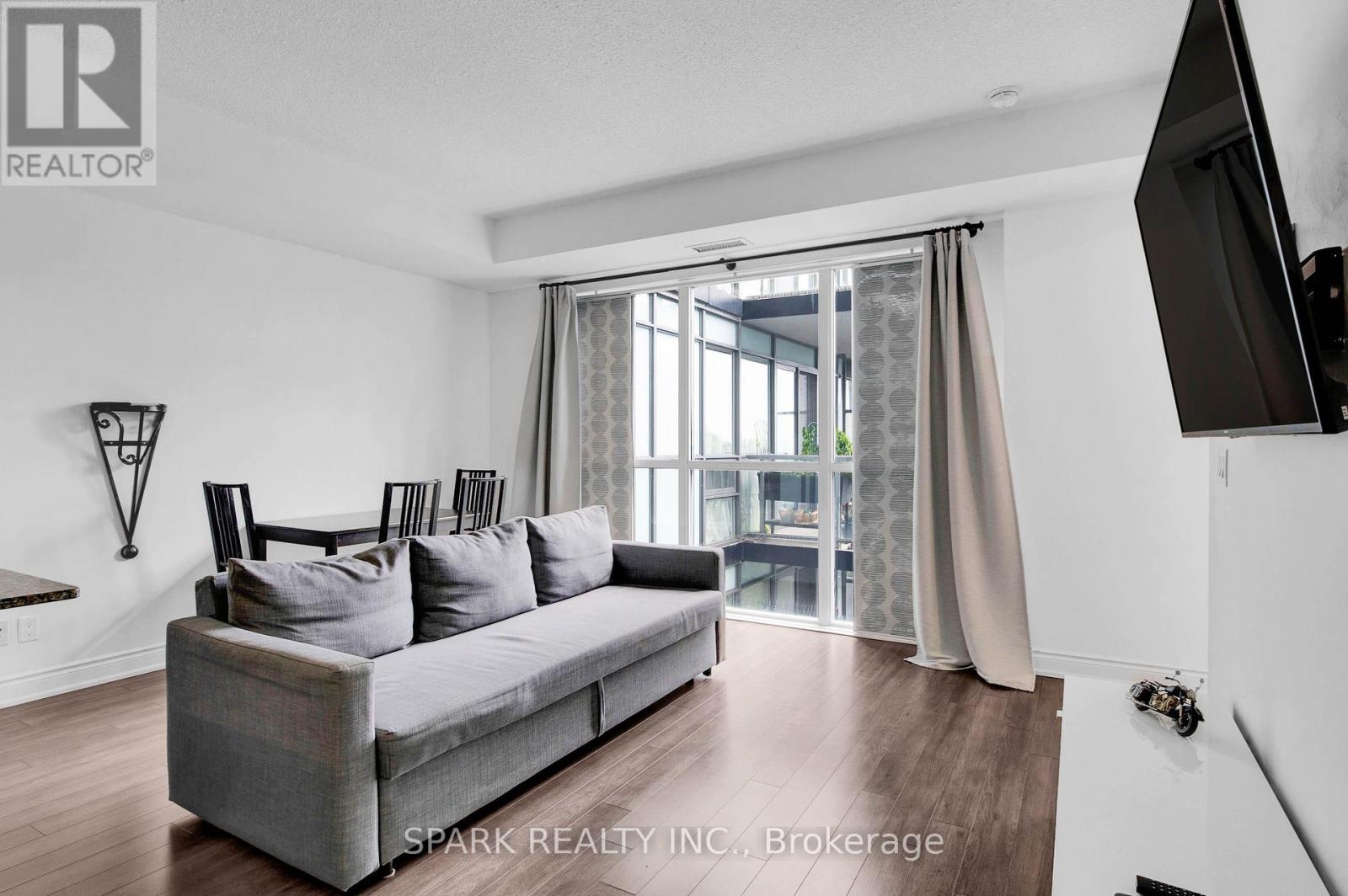 1018 - 15 James Finlay Way, Toronto (Downsview-Roding-Cfb), Ontario  M3M 0B3 - Photo 11 - W9344974