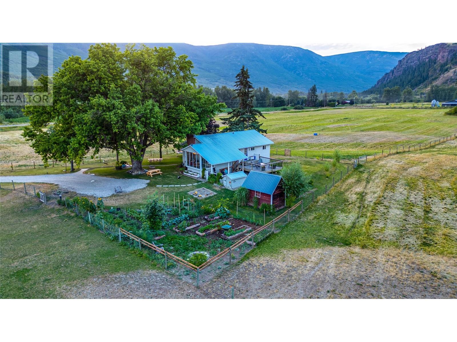 553 Salmon River Road Salmon Arm