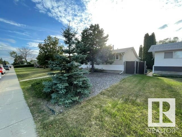 8920 162 St Nw, Edmonton, Alberta  T5R 2M4 - Photo 2 - E4406108