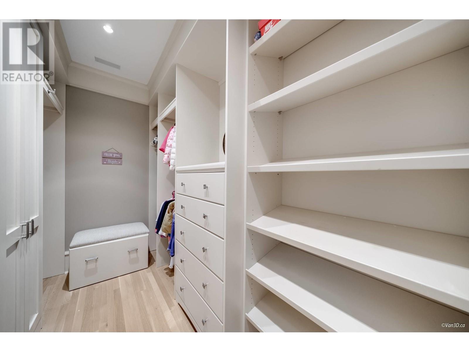Listing Picture 32 of 40 : 1198 W 55TH AVENUE, Vancouver / 溫哥華 - 魯藝地產 Yvonne Lu Group - MLS Medallion Club Member