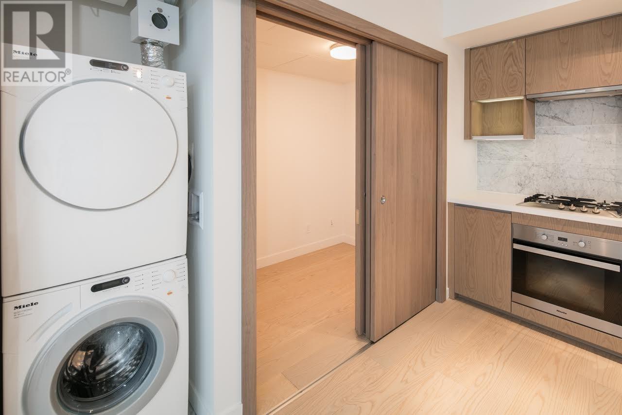 Listing Picture 7 of 16 : 802 68 SMITHE STREET, Vancouver / 溫哥華 - 魯藝地產 Yvonne Lu Group - MLS Medallion Club Member