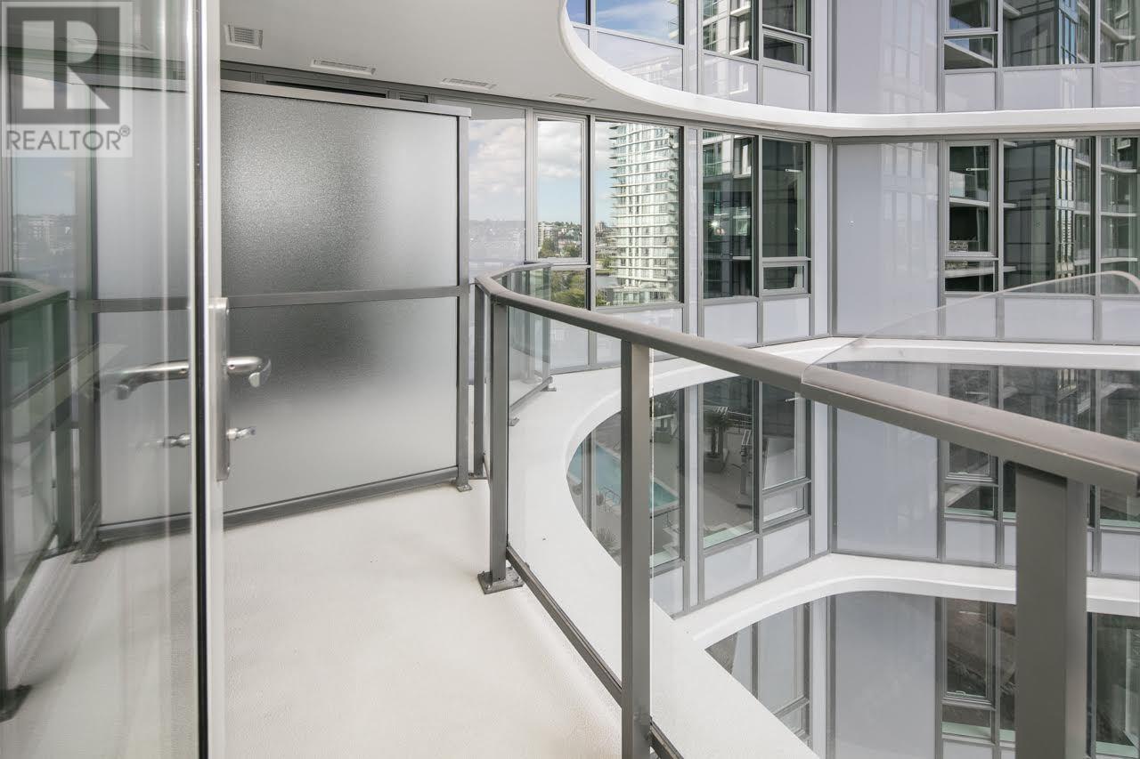 Listing Picture 8 of 16 : 802 68 SMITHE STREET, Vancouver / 溫哥華 - 魯藝地產 Yvonne Lu Group - MLS Medallion Club Member