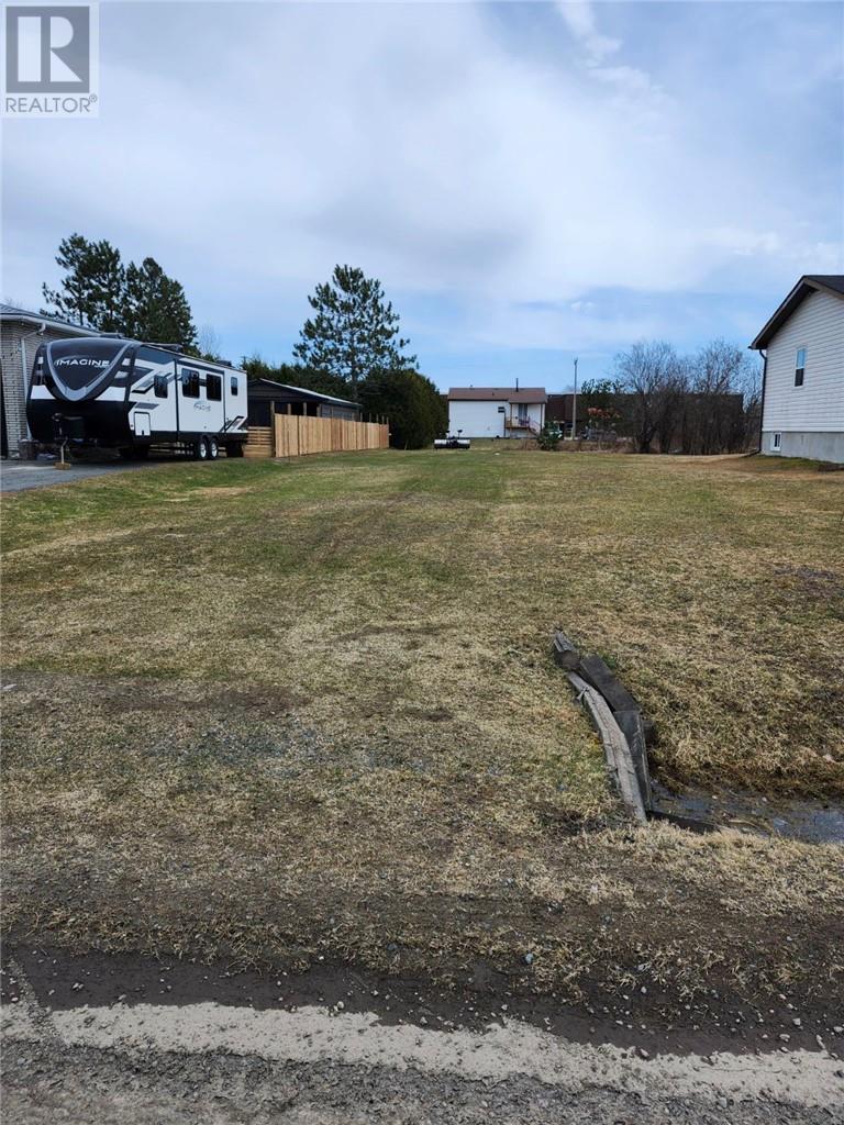 24 Notre Dame, St. Charles, Ontario P0M 2W0 - Photo 2 - 2119022