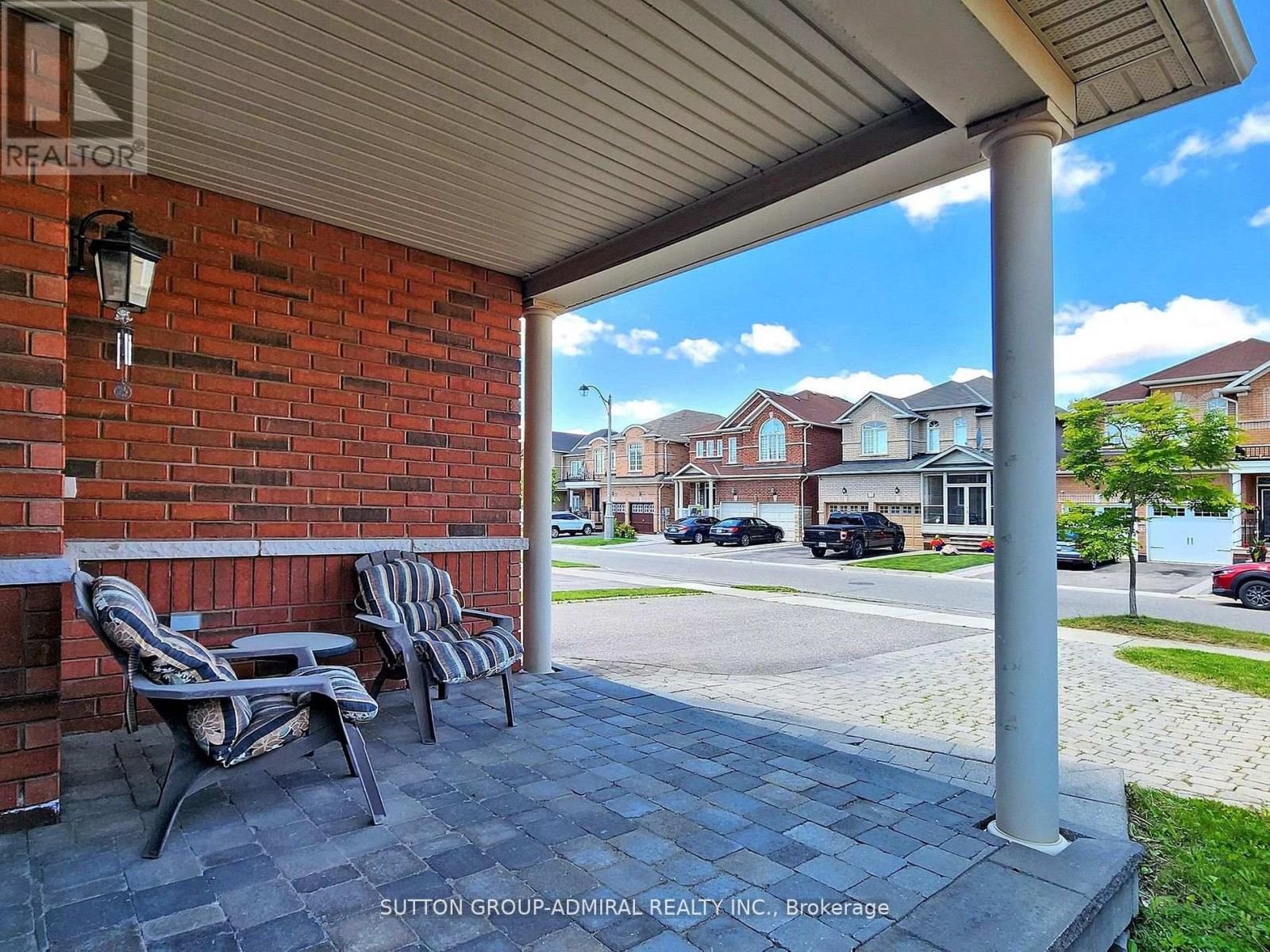 13 Fallgate Drive, Brampton (Credit Valley), Ontario  L6X 0R5 - Photo 4 - W9348125