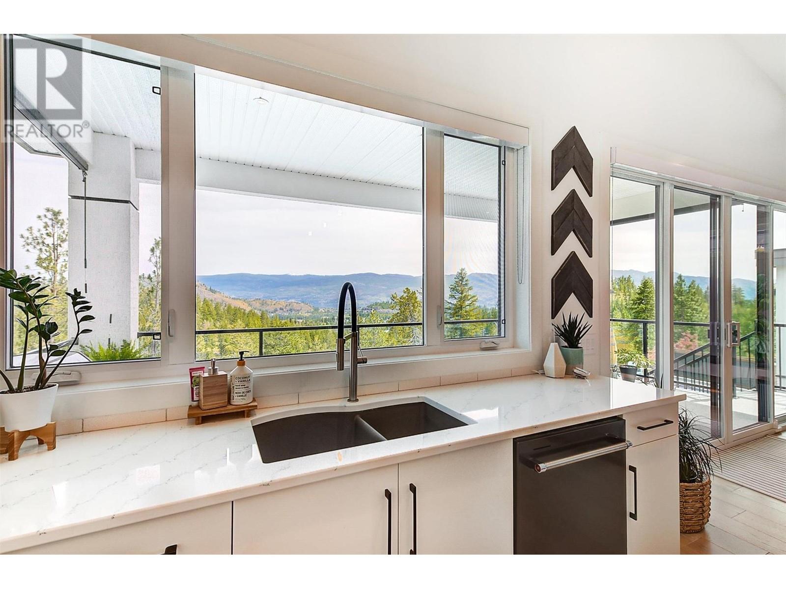 2489 Tallus Heights Drive West Kelowna