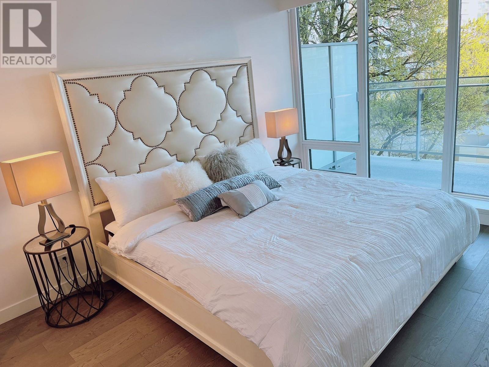 Listing Picture 13 of 38 : 410 6855 PEARSON WAY, Richmond / 烈治文 - 魯藝地產 Yvonne Lu Group - MLS Medallion Club Member