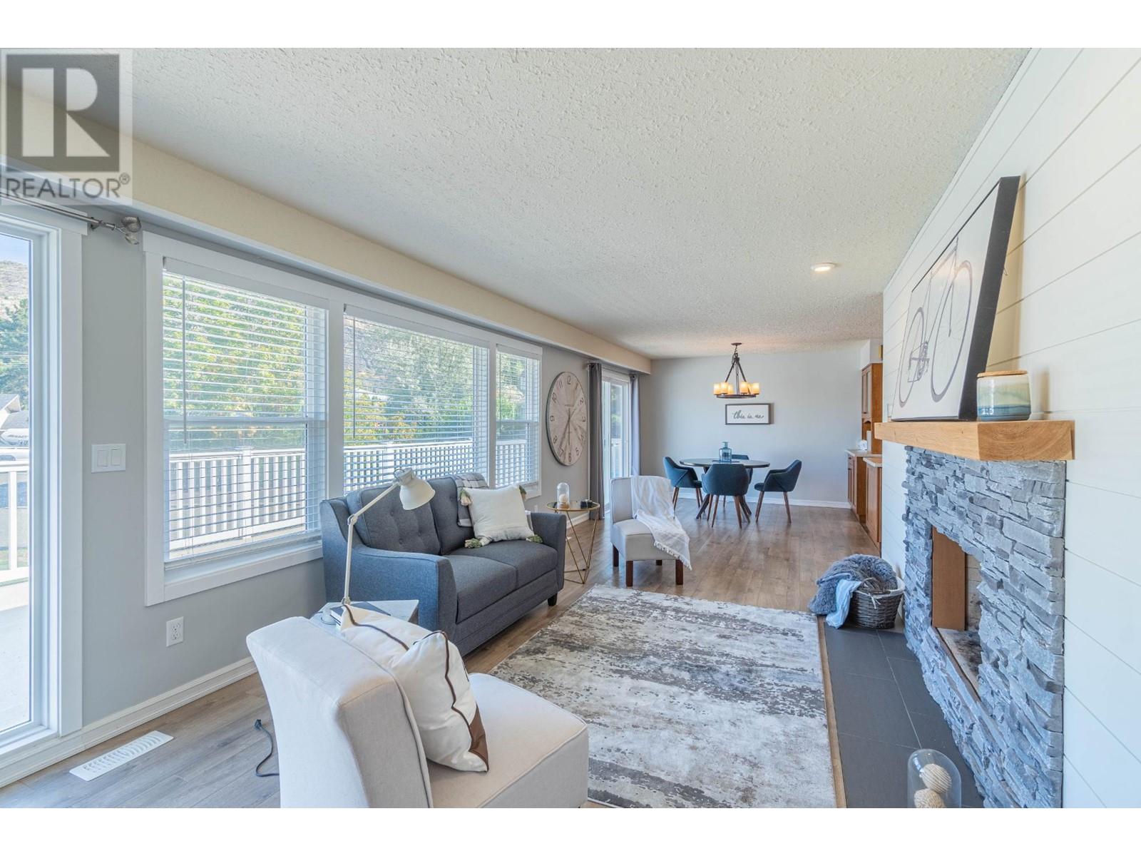 4875 Kathleen Place, Kamloops, British Columbia  V2H 1M1 - Photo 3 - 180891