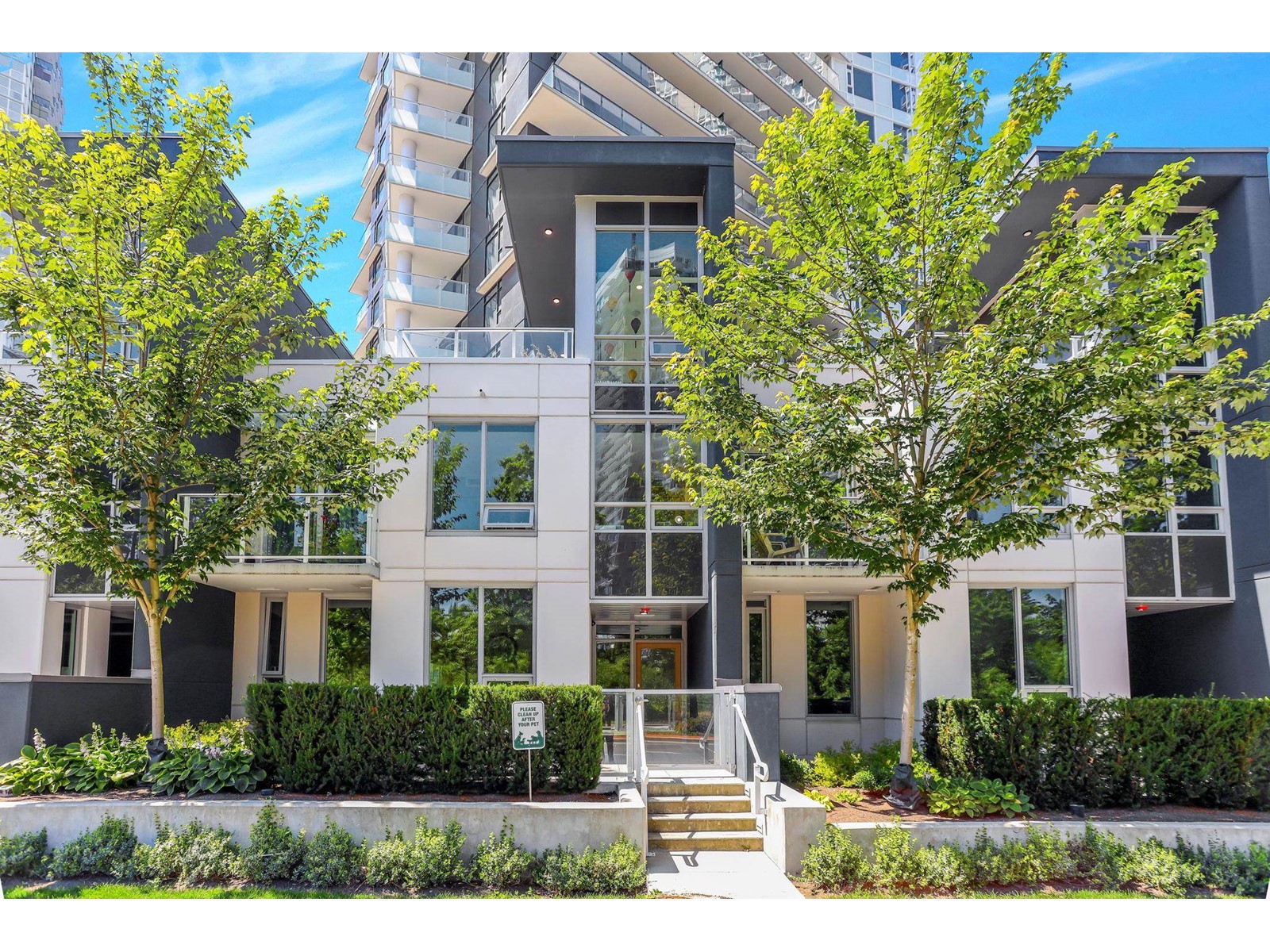 Th6 9887 Whalley Boulevard, Surrey, British Columbia  V3T 0P4 - Photo 1 - R2925287
