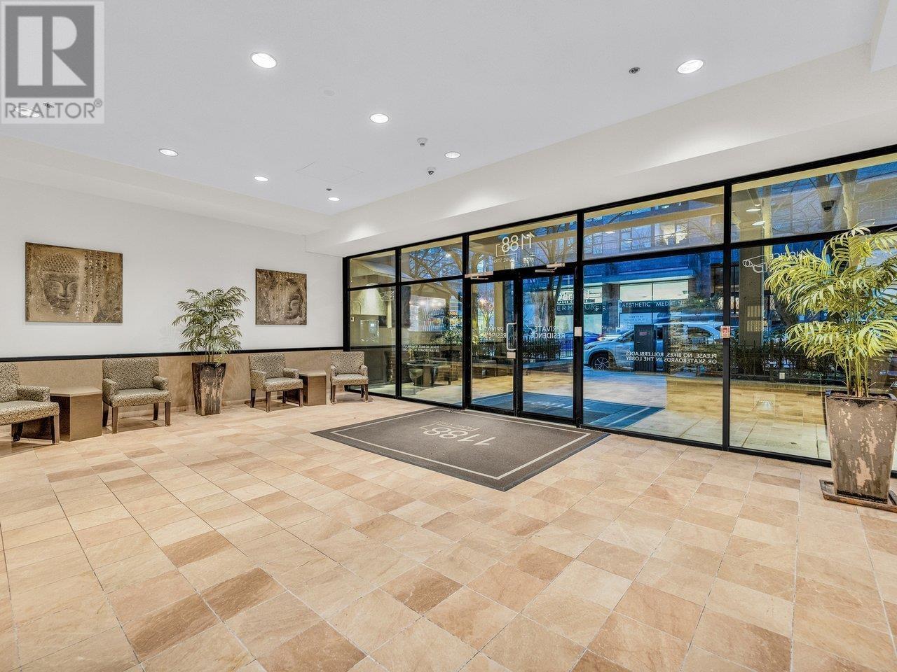 Listing Picture 24 of 28 : 702 1188 HOWE STREET, Vancouver / 溫哥華 - 魯藝地產 Yvonne Lu Group - MLS Medallion Club Member