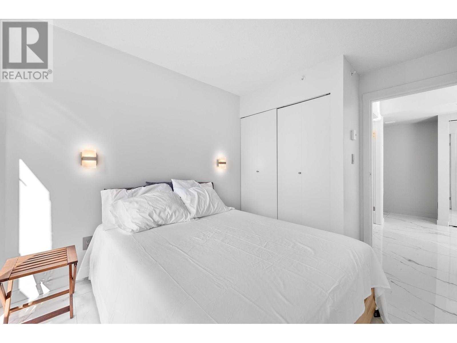 Listing Picture 16 of 28 : 702 1188 HOWE STREET, Vancouver / 溫哥華 - 魯藝地產 Yvonne Lu Group - MLS Medallion Club Member