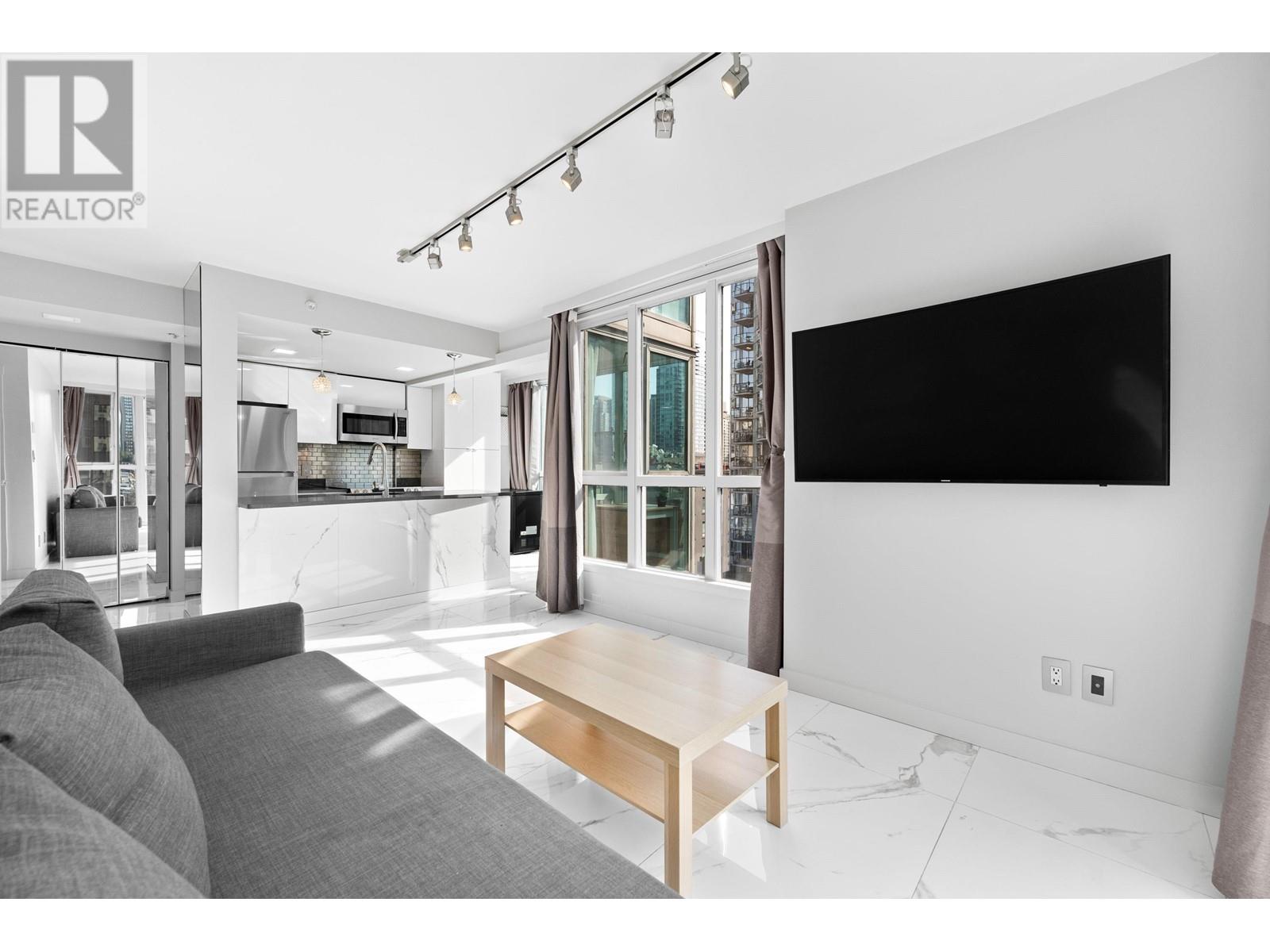 Listing Picture 2 of 28 : 702 1188 HOWE STREET, Vancouver / 溫哥華 - 魯藝地產 Yvonne Lu Group - MLS Medallion Club Member