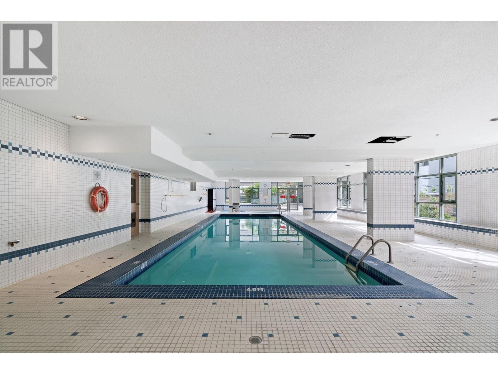 Listing Picture 20 of 28 : 702 1188 HOWE STREET, Vancouver / 溫哥華 - 魯藝地產 Yvonne Lu Group - MLS Medallion Club Member