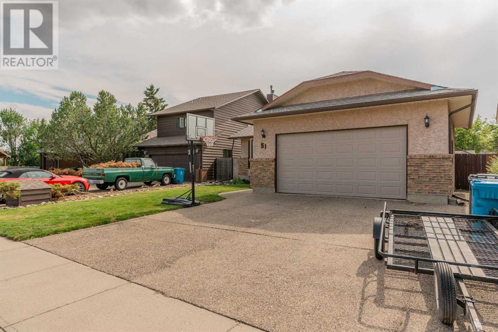 51 Wildwood Crescent W, Lethbridge, Alberta  T1K 6C8 - Photo 3 - A2159406