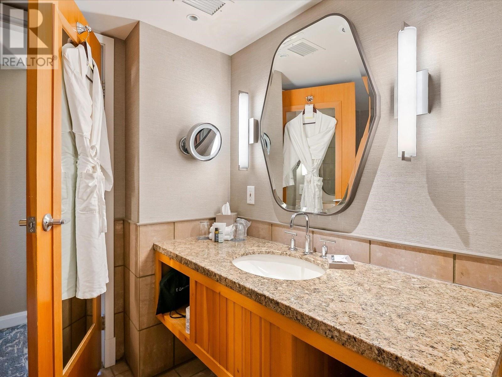 605/606 4090 Whistler Way, Whistler, British Columbia  V8E 1J3 - Photo 25 - R2922445