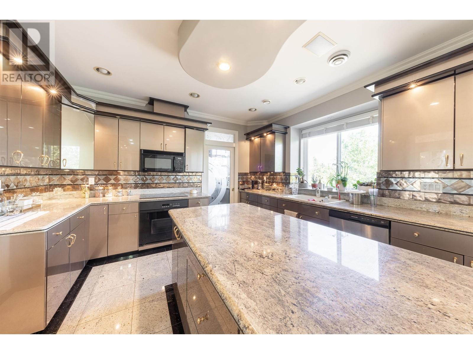 Listing Picture 15 of 40 : 5988 LEIBLY AVENUE, Burnaby / 本拿比 - 魯藝地產 Yvonne Lu Group - MLS Medallion Club Member