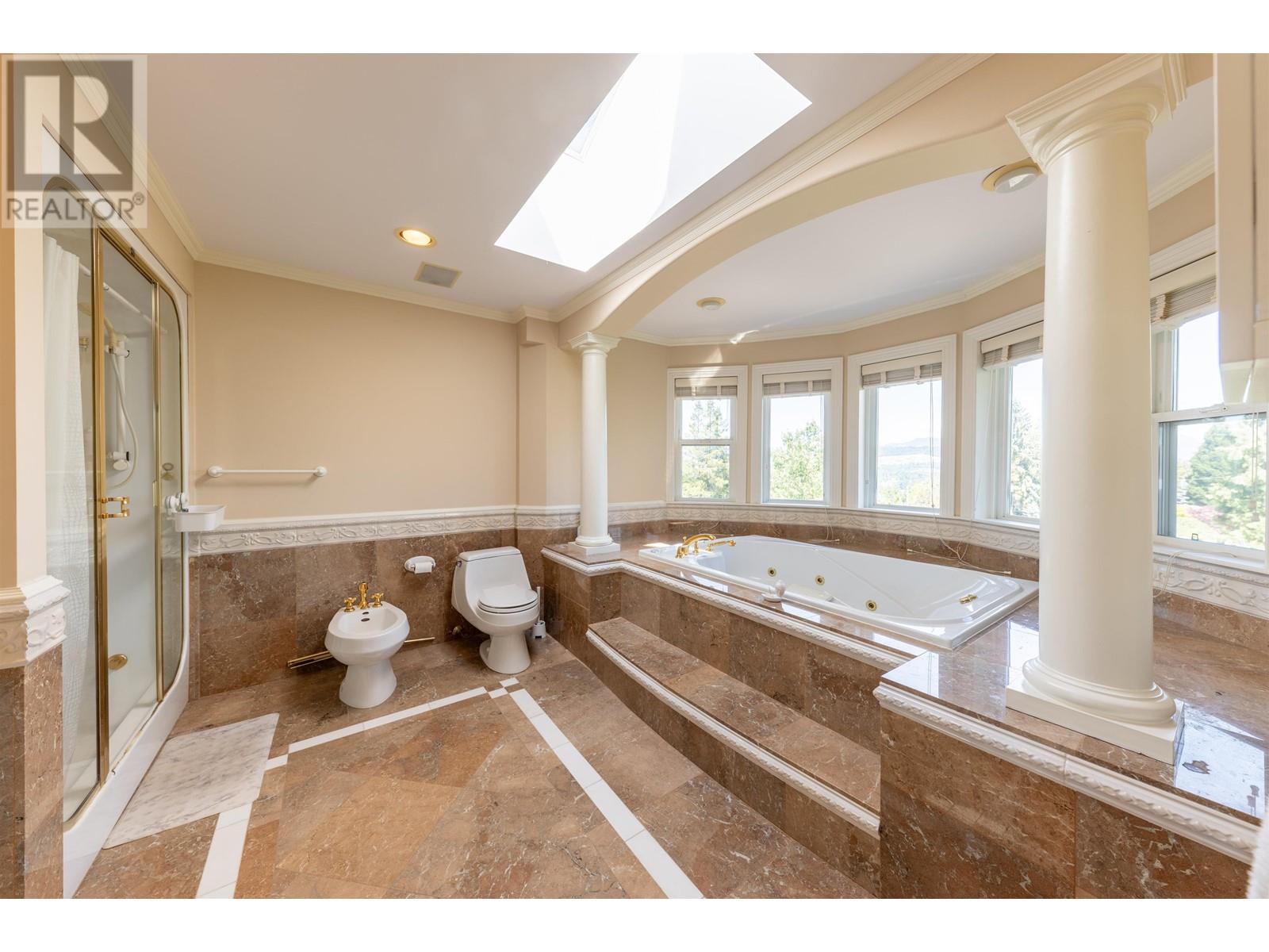 Listing Picture 25 of 40 : 5988 LEIBLY AVENUE, Burnaby / 本拿比 - 魯藝地產 Yvonne Lu Group - MLS Medallion Club Member