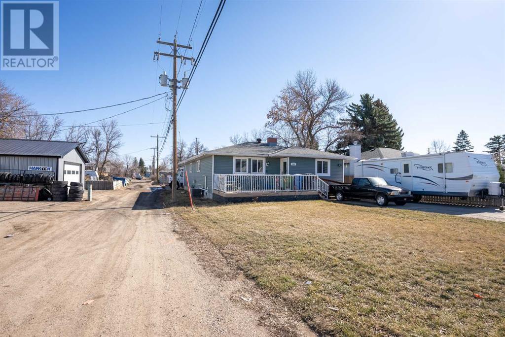 2007 15 Street, Coaldale, Alberta  T1M 1A2 - Photo 3 - A2165698