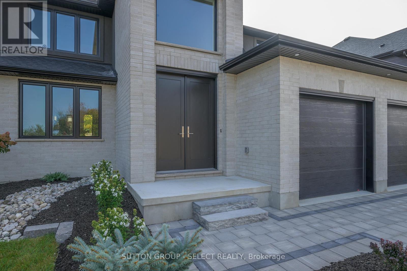 Property at 118 TIMBERWALK TRAIL image 2