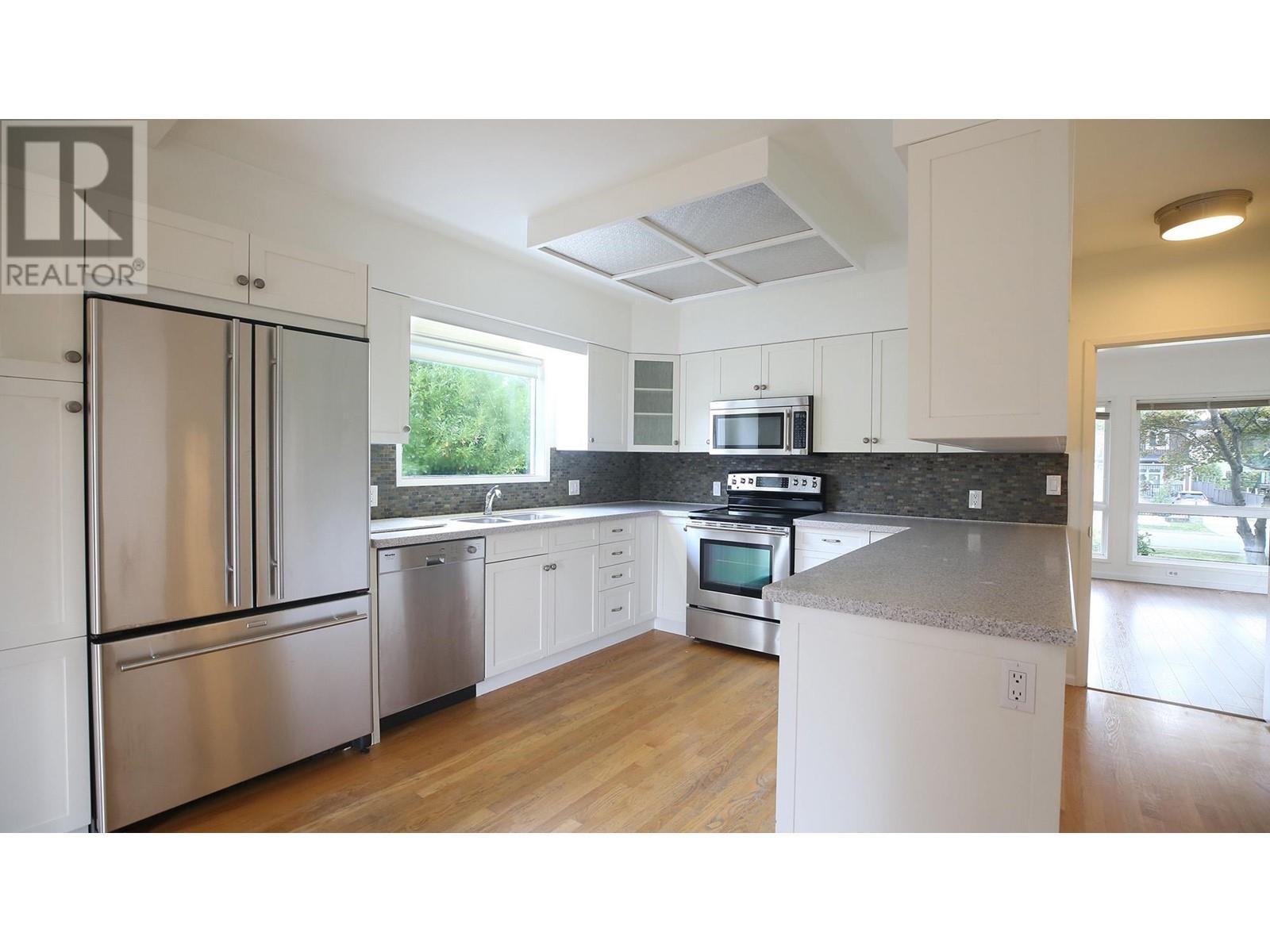 Listing Picture 4 of 19 : 1461 SHERLOCK AVENUE, Burnaby / 本拿比 - 魯藝地產 Yvonne Lu Group - MLS Medallion Club Member