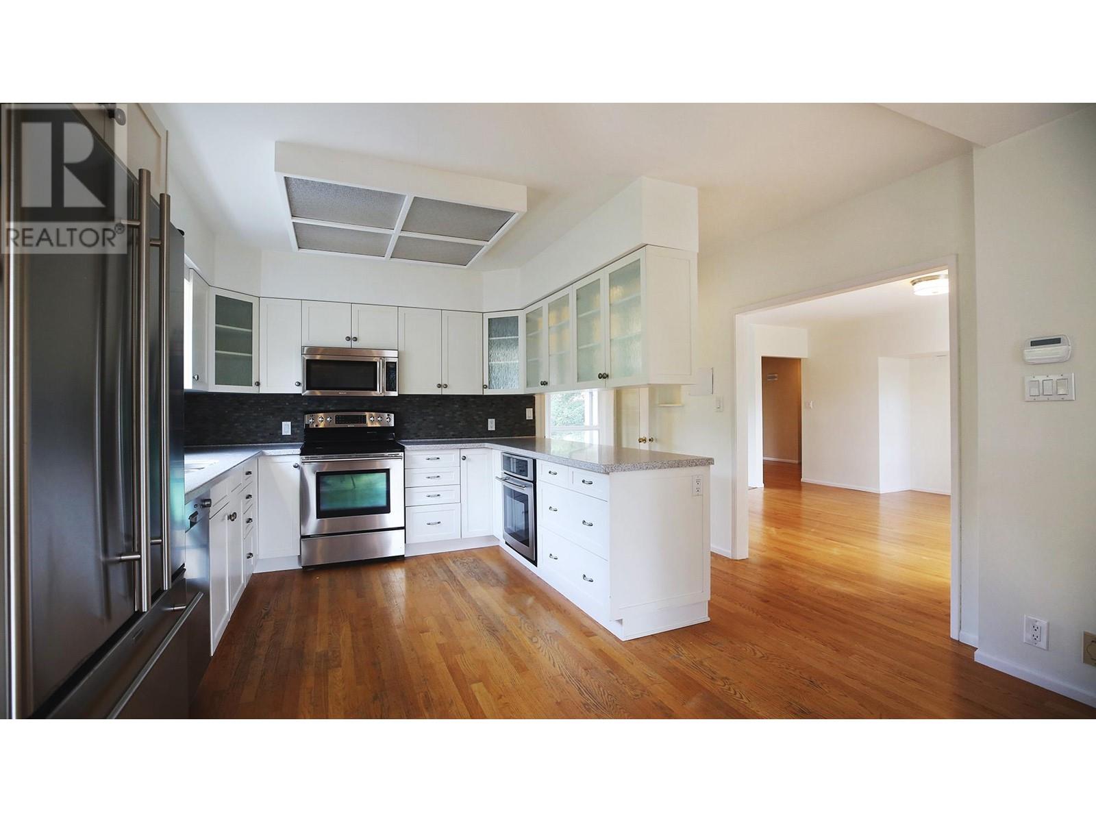 Listing Picture 5 of 19 : 1461 SHERLOCK AVENUE, Burnaby / 本拿比 - 魯藝地產 Yvonne Lu Group - MLS Medallion Club Member