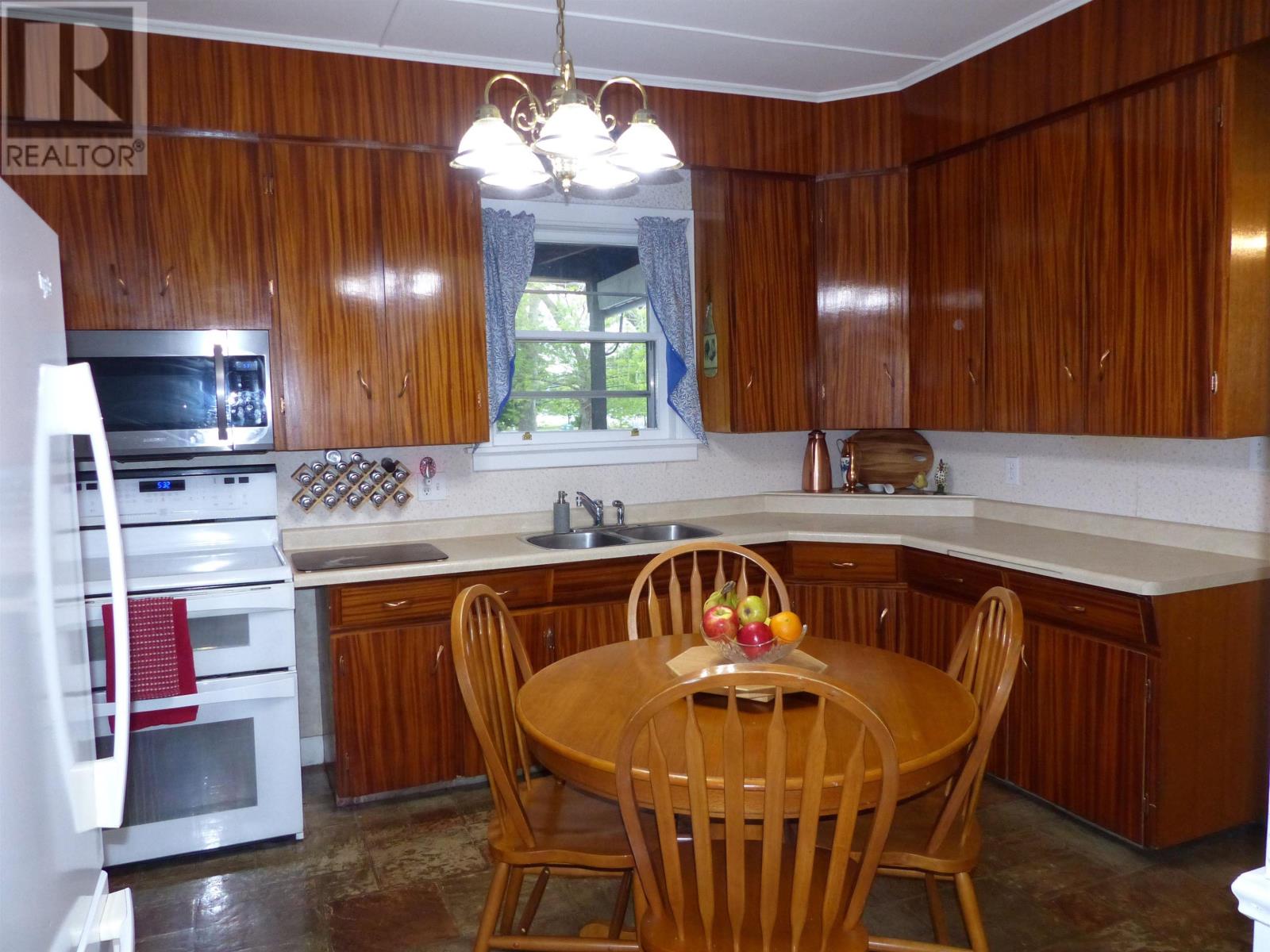 147 King Street, Bridgewater, Nova Scotia  B4V 1A4 - Photo 11 - 202412398