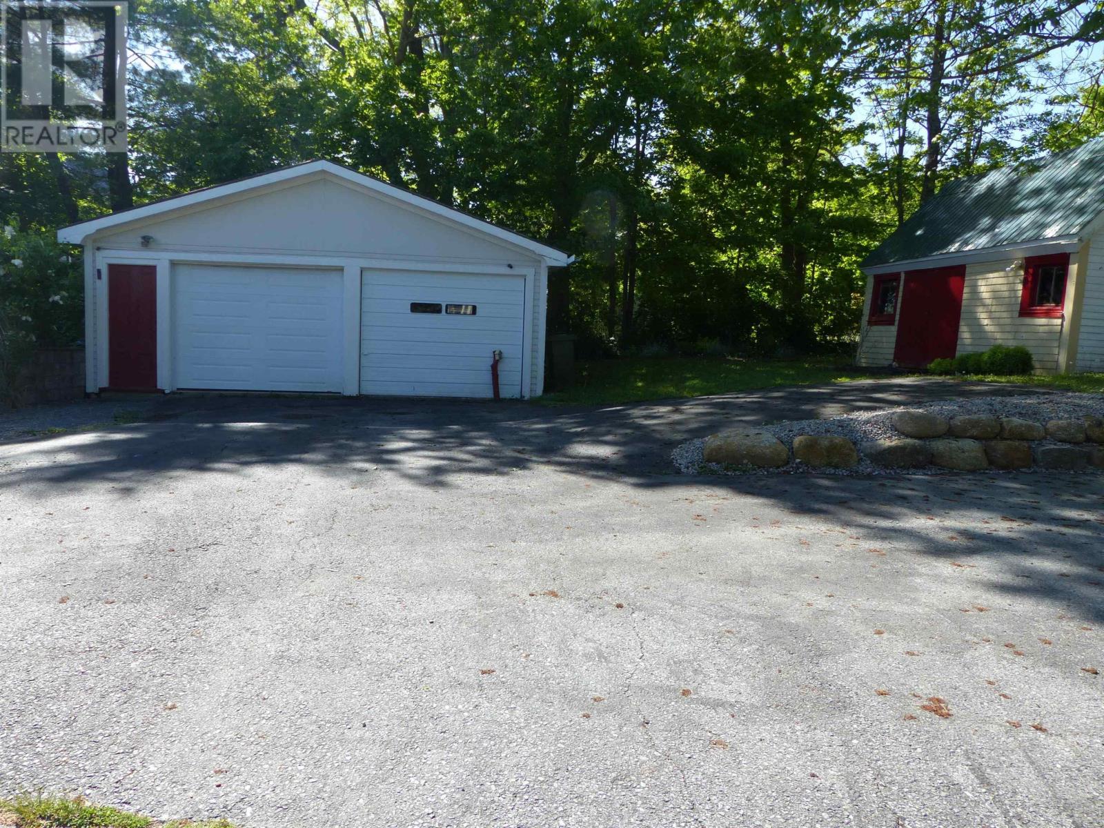 147 King Street, Bridgewater, Nova Scotia  B4V 1A4 - Photo 3 - 202412398