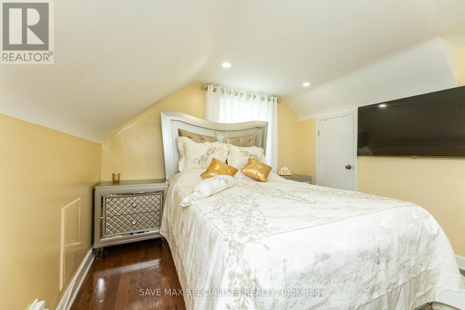 5 Mayall Avenue, Toronto (Downsview-Roding-Cfb), Ontario  M3L 1E3 - Photo 12 - W9349221