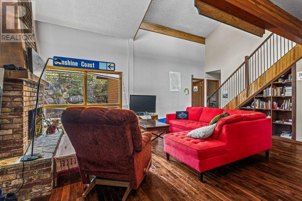 B, 109 Cave Ave Avenue S, Banff, Alberta  T1L 1E8 - Photo 5 - A2140289