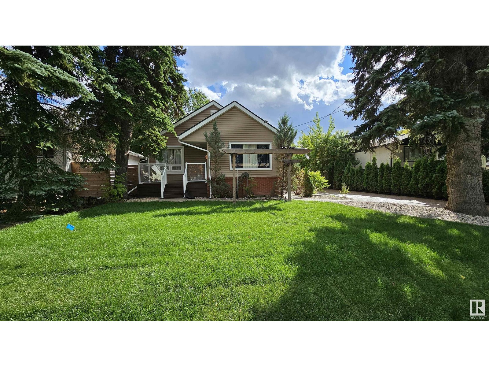 10921 54 Av Nw, Edmonton, Alberta  T6H 0V2 - Photo 2 - E4406512