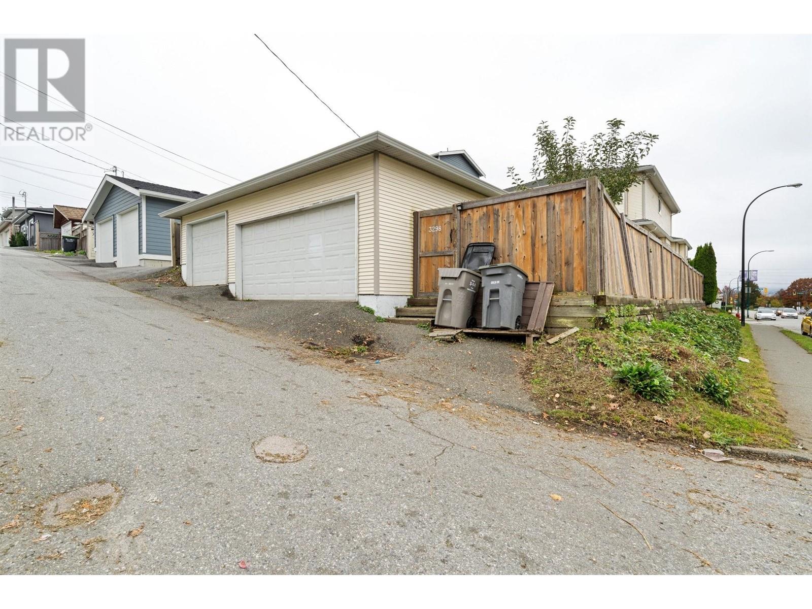 Listing Picture 13 of 13 : 3298 E 2ND AVENUE, Vancouver / 溫哥華 - 魯藝地產 Yvonne Lu Group - MLS Medallion Club Member