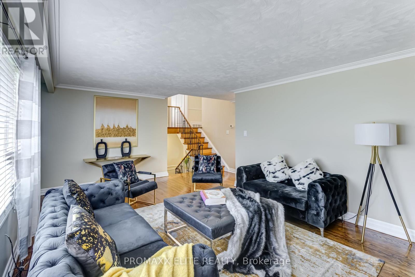 49 Bowerbank Drive, Toronto (Newtonbrook East), Ontario  M2M 1Z9 - Photo 4 - C9350167