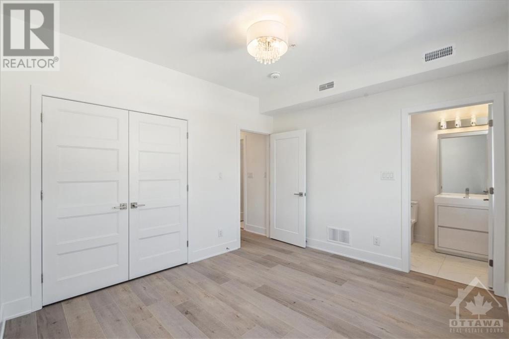 683 Melbourne AvenueOttawa, Ontario  K2A 1X4 - Photo 10 - X9519313
