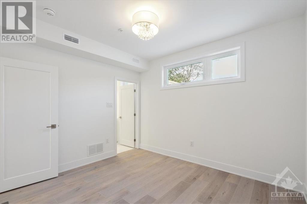683 Melbourne AvenueOttawa, Ontario  K2A 1X4 - Photo 28 - X9519313
