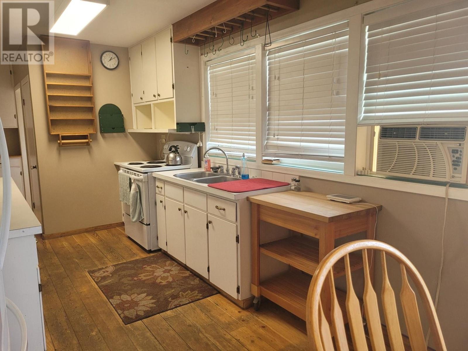 1166 Okanagan Ave, Chase, British Columbia  V0E 1M0 - Photo 2 - 180917