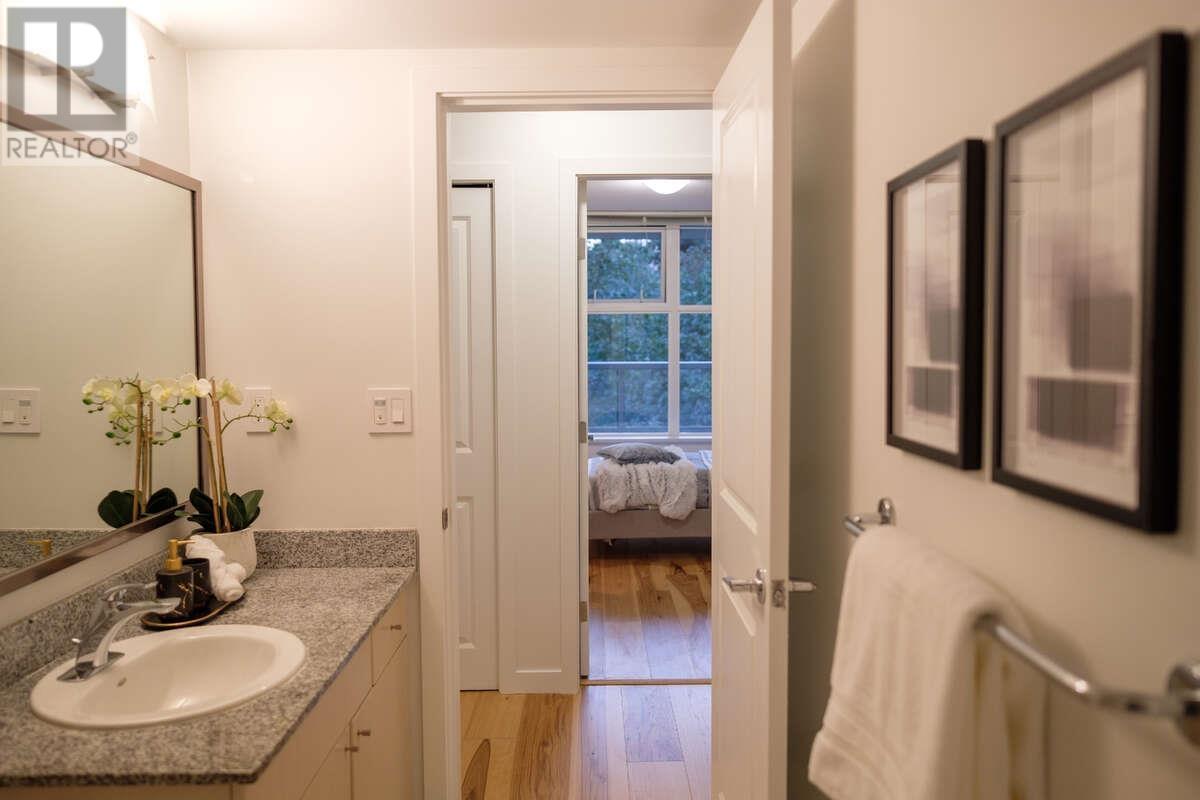 Listing Picture 11 of 30 : 403 9232 UNIVERSITY CRESCENT, Burnaby / 本拿比 - 魯藝地產 Yvonne Lu Group - MLS Medallion Club Member