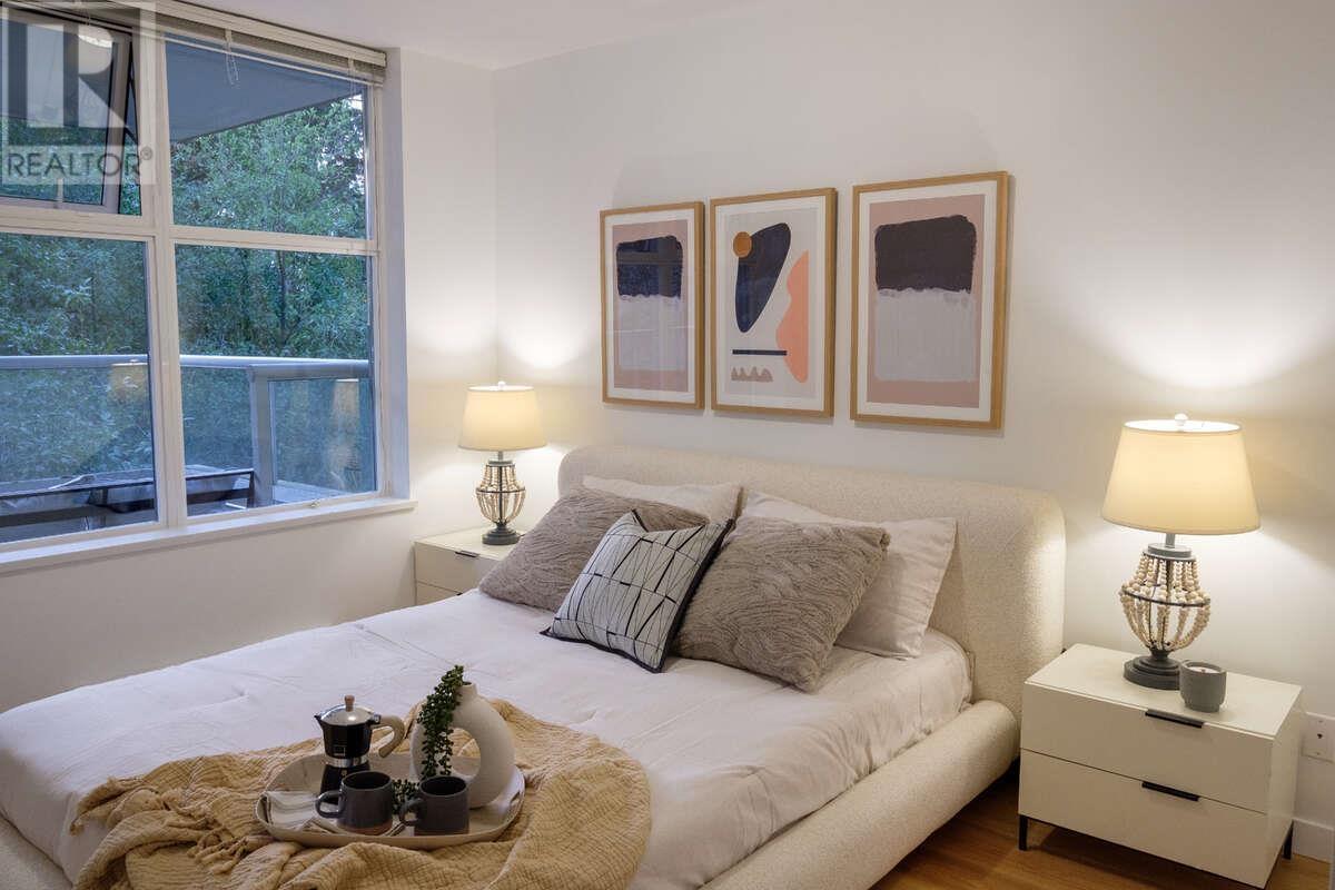 Listing Picture 15 of 30 : 403 9232 UNIVERSITY CRESCENT, Burnaby / 本拿比 - 魯藝地產 Yvonne Lu Group - MLS Medallion Club Member