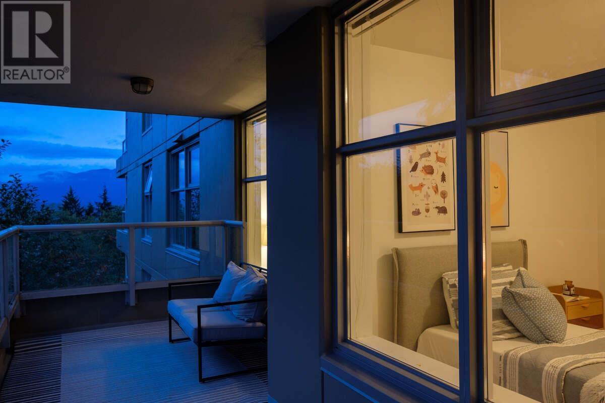 Listing Picture 17 of 30 : 403 9232 UNIVERSITY CRESCENT, Burnaby / 本拿比 - 魯藝地產 Yvonne Lu Group - MLS Medallion Club Member