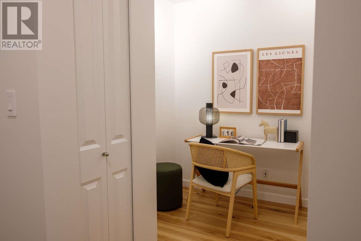 Listing Picture 2 of 30 : 403 9232 UNIVERSITY CRESCENT, Burnaby / 本拿比 - 魯藝地產 Yvonne Lu Group - MLS Medallion Club Member