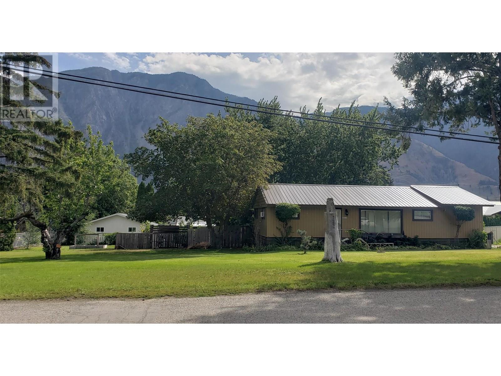 725 2nd Ave Avenue, Keremeos, British Columbia V0X 1N2 - Photo 1 - 10322805