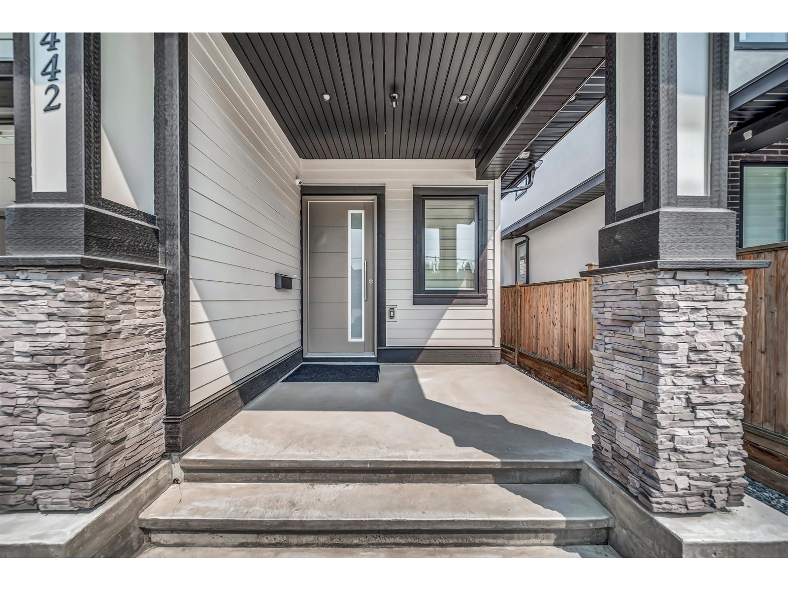 Property at 9442 118 STREET image 3