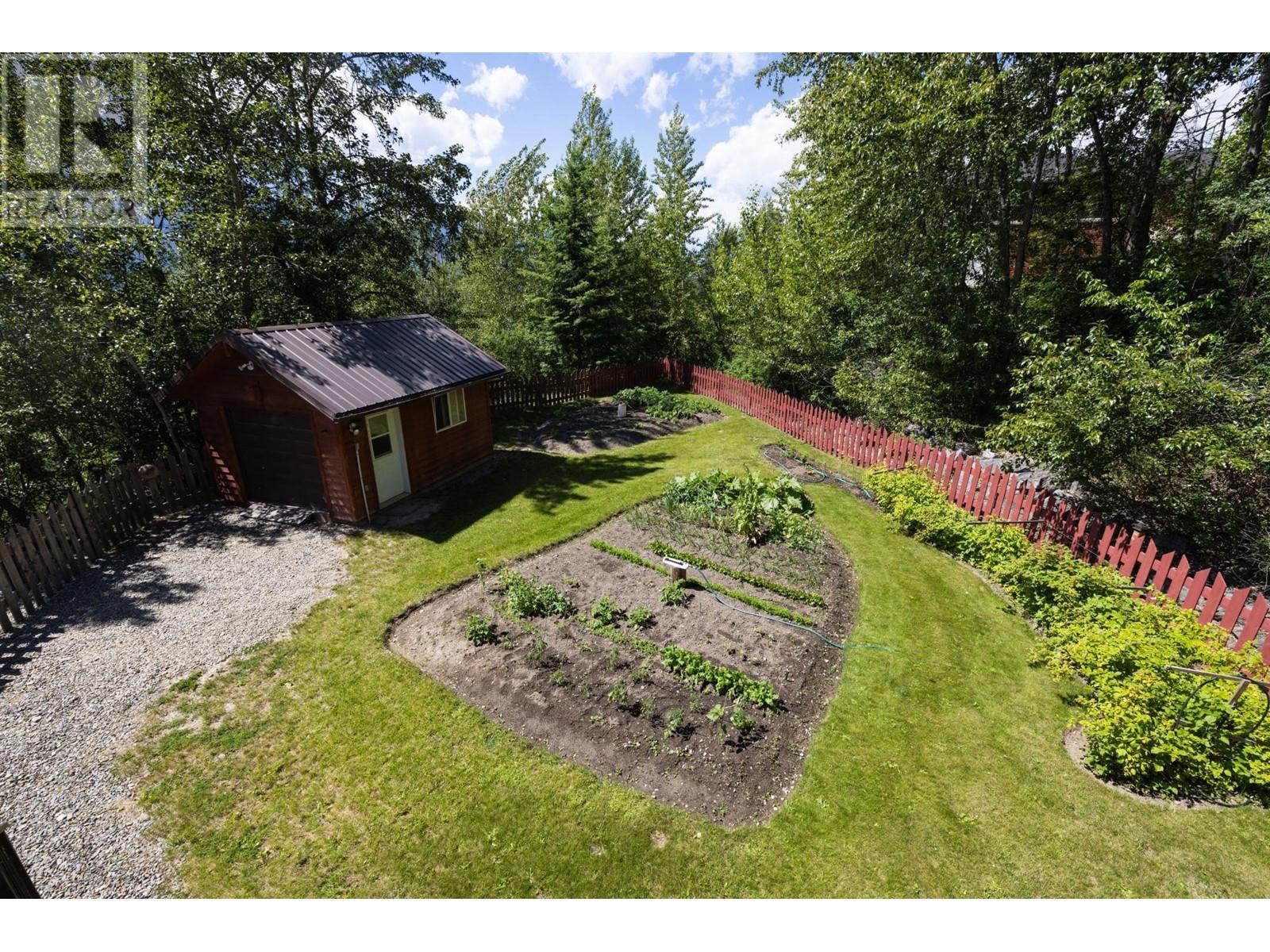 4285 HIGHWAY 3A Wynndel