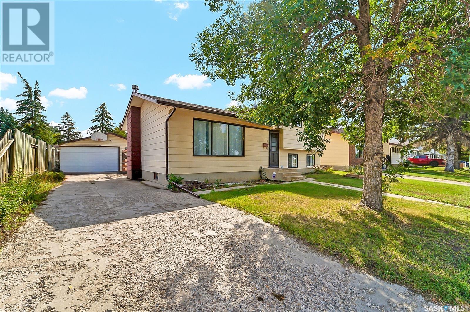 3515 Fairlight Drive, Saskatoon, Saskatchewan  S7M 4L6 - Photo 2 - SK983673